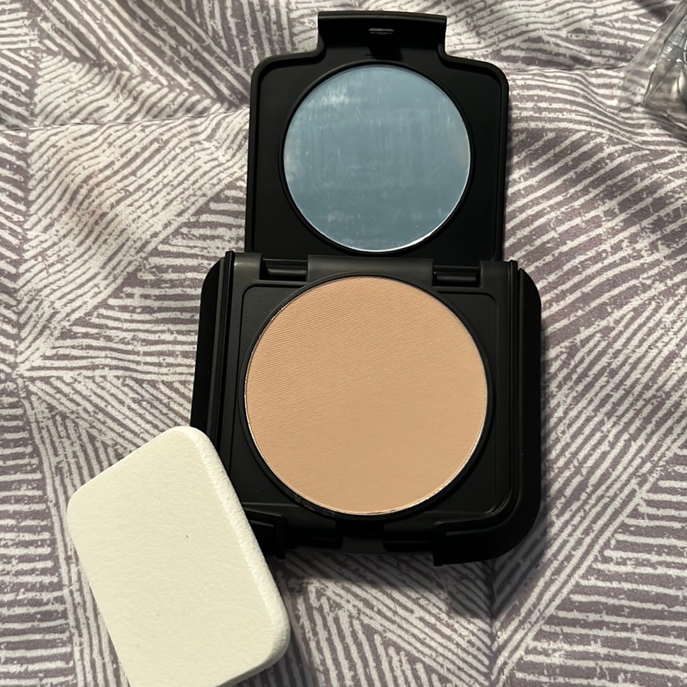 L’Bri Perfect Finish Dual Action Wet/Dry Powder Foundation - Light Beige